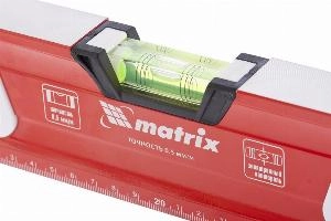 Уровень алюминиевый, магнит, фрезерованный, 3 глазка (1 зеркальный), двухкомпонентные рукоятки, 800 мм Matrix